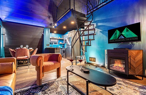 Omaha House | Adults-Only 2BR A-Frame | Hot Tub + Steam