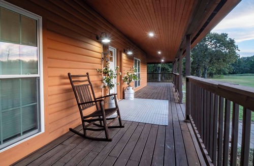 Milfay House | Adventure Acres Log Cabin – Zipline, Arcade, Fishing, Bluey themed room & More!