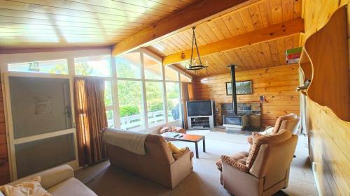 Owhango House | Adventure Base Ōwhango, Sleeps 8, Quiet & Cosy