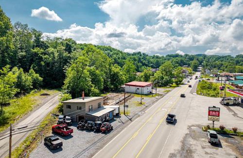 Bluewell House | Adventure-Ready Bluefield Mountain Loft Near ATV Trails WV