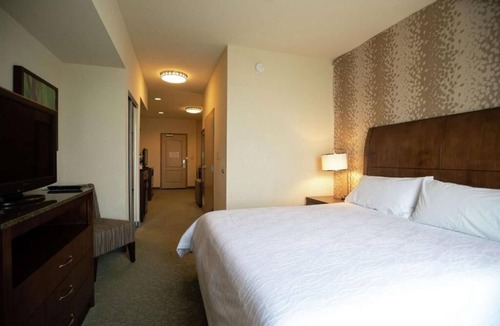 Covington Hotel | Adventure-Ready Stay Near Landmarks – 3 Suite Rooms Close to Castine Center