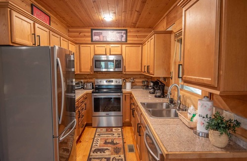 Jefferson Cabin | Adventure River Cabin | Two Acres of Private Land | Games & Entertainment Galore