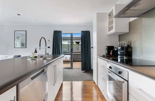 Lynmore House | Adventure Trails | Super Location with Spa Pool!