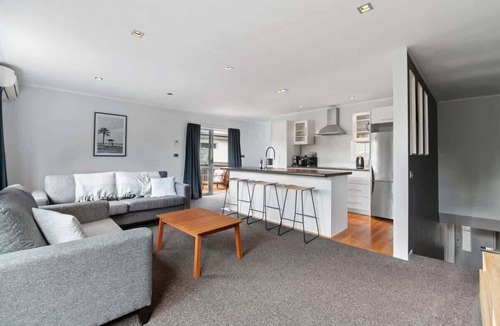 Lynmore House | Adventure Trails | Super Location with Spa Pool!