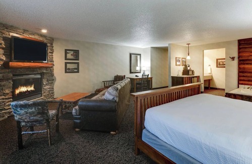 St. Joseph Hotel | Adventurous Suites, Bar & Shuttle to Rocrans Airport Nearby | 2 Units