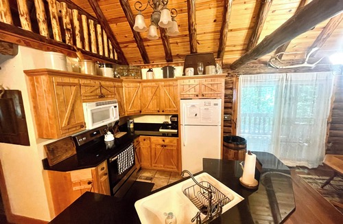 Freeport Cabin | Adventurous Vacation Getaway at the Possum Lodge Cabin!