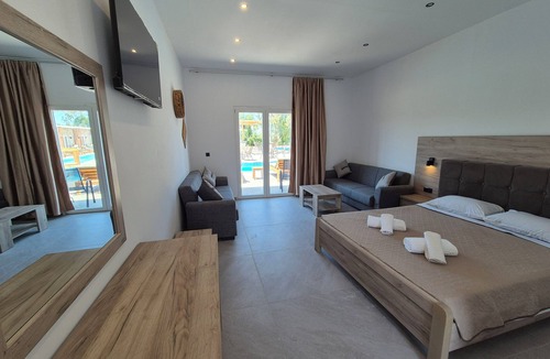 Tingaki Hotel | Aegean Pearl