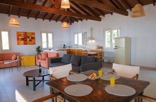 Marathokampos Apartment | Aegean Sea Views-Marathos Retreat, Samos