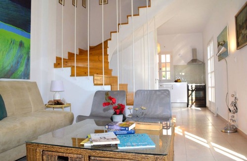 Kontos House | Aegina Colors Estate