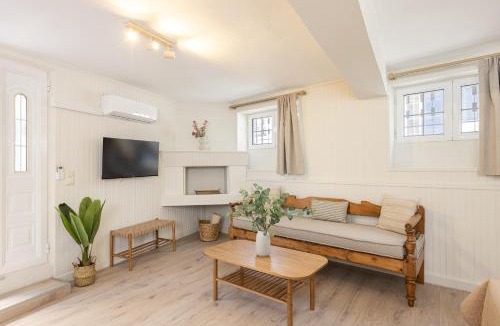 Pythagorio Apartment | Aesop Homes