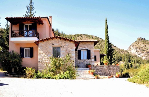 Mystras House | Aesthetic Delight - Stone Villa in Mystras