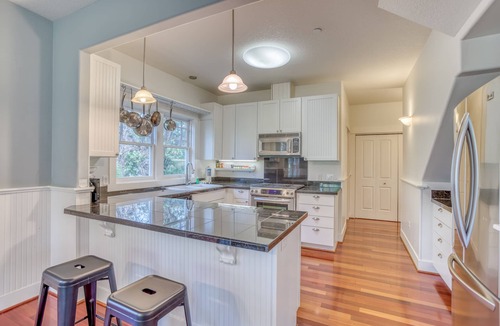 Gearhart House | Aesthetically Pleasing Home Close to Gearhart and Pacific Way Bakery