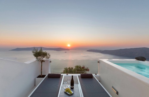 Imerovigli Apartment | Aether Suite with hot tub and sea view by Caldera Houses