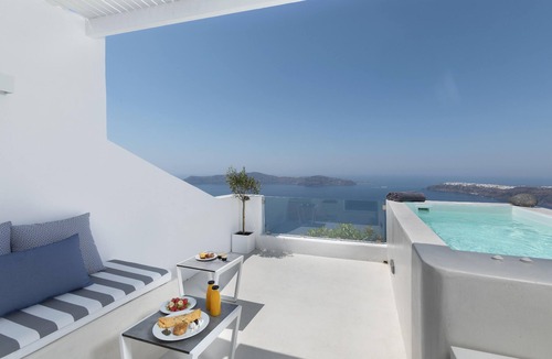 Imerovigli Apartment | Aether Suite with hot tub and sea view by Caldera Houses