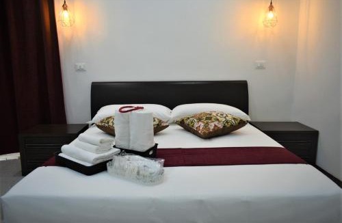 Cinecitta House | Affittacamere Dianir
