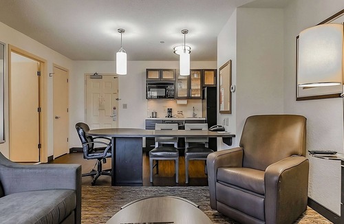 Mount Laurel Hotel | Affordability Meets Comfort! Minutes to Museum of the American Revolution