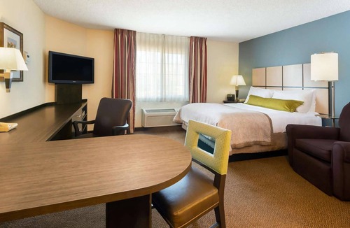 Mount Laurel Hotel | Affordability Meets Comfort! Minutes to Museum of the American Revolution