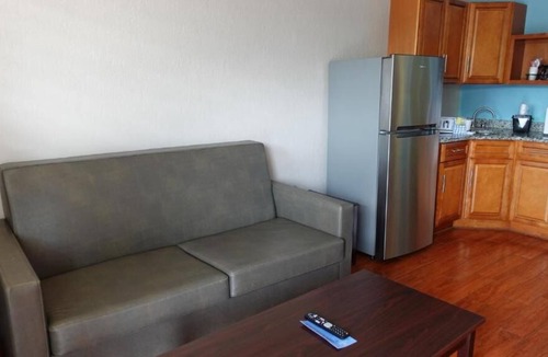 June Park House | Affordability Meets Comfort! 2 Relaxing Units, Free Breakfast & Parking