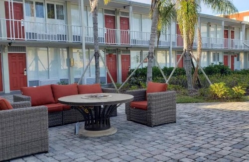 June Park House | Affordability Meets Comfort! 3 Relaxing Units, Free Breakfast & Parking