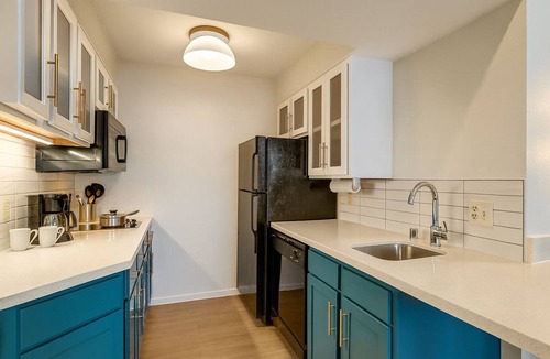 Sunnyvale Hotel | Affordability Meets Comfort! 2 Spacious 2BR Suites, Onsite Swimming Pool!