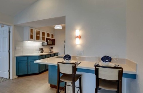 Sunnyvale Hotel | Affordability Meets Comfort! 2 Spacious 2BR Suites, Onsite Swimming Pool!