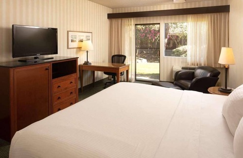 West Bellevue Hotel | Affordability Meets Comfort at Red Lion Hotel Bellevue! Pool, Pet-Friendly