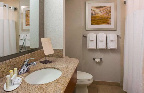 South Lowell Hotel | Affordability Meets Comfort! Pet-Friendly, Near New England Quilt Museum