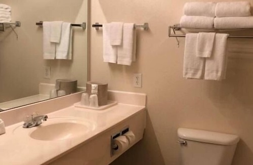 Kelso House | Affordability Meets Comfort in GuestHouse Kelso Longview! 3 Comfortable Units