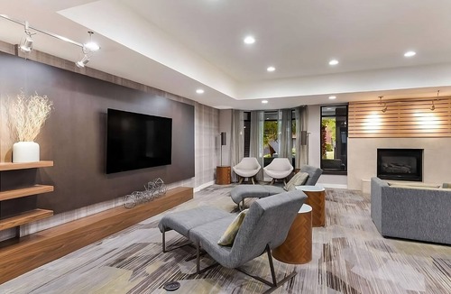Tempe Hotel | Affordability Meets Comfort! 3 Contemporary Units, Pet-friendly, Swimming Pool!
