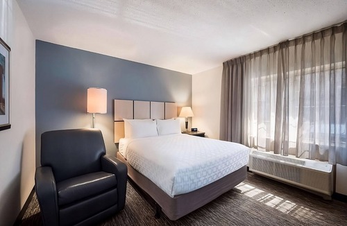 Troy Hotel | Affordability Meets Comfort! 3 Great Units, Near Leo Burnett Greenspace