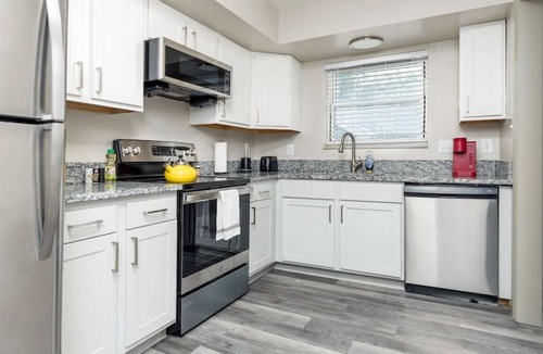Indianapolis Apartment | Affordable 2-Bed Meridian Hills