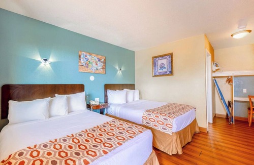 Loma Alta Hotel | Affordable 2 Rooms for Surfers Close to Oceanside City Beach