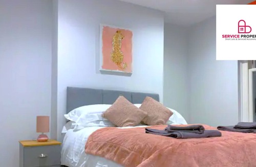 Faversham Apartment | Affordable 3BR Flat with FREE Parking