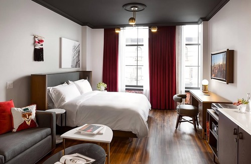 Riverside Hotel | Affordable 4 Classic King Size Suites