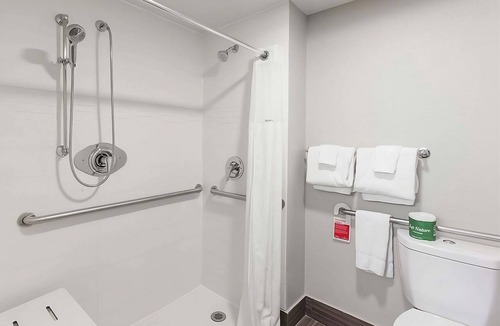 Temecula Hotel | Affordable Accommodation in Signature Temecula! Onsite Pool, Free Parking