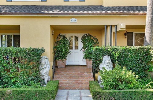 West Beach Apartment | Affordable Beach Getaway — blocks to the Beach and Funk Zone