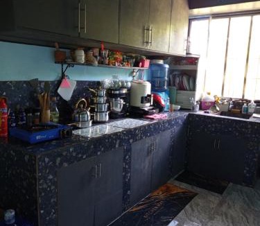 Clarin Bed & Breakfast | Affordable bedspacer good for 8 with breakfast SARAH'S HOUSE RENTAL