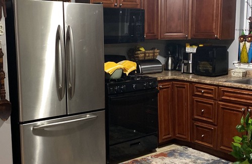 Weequahic Apartment | Affordable Best Value Cozy Room by Newark Airport and transportation to NYC