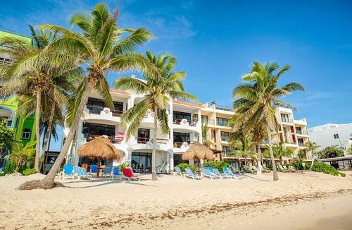 Akumal Condo | Affordable, bright studio with beach access, AC and WiFi!