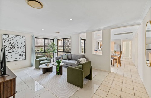 Acacia Ridge House | Affordable Central A/C 4-Bed 2-Bath Family Home