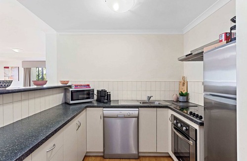 Northbridge Apartment | Affordable Central James St Apartment