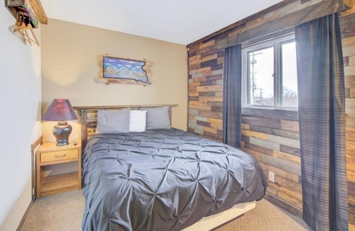 Chamberlain Hotel | Affordable Chamberlain Room for Families & Pet Owners, w/Free Parking