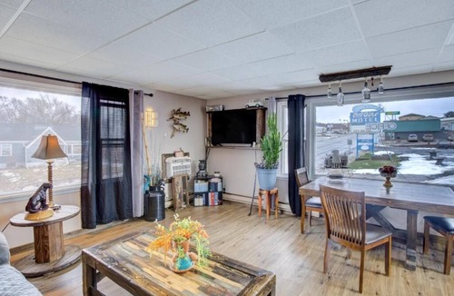 Chamberlain Hotel | Affordable Chamberlain Room for Families & Pet Owners, w/Free Parking
