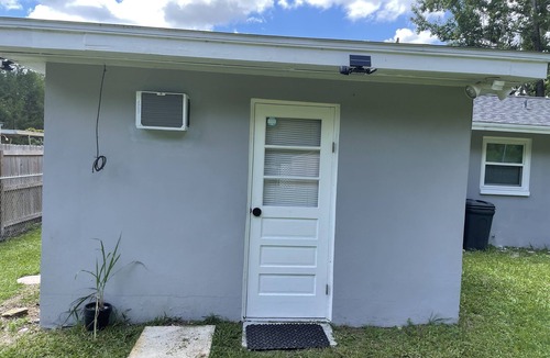 Chassahowitzka Apartment | Affordable Chasshideaway @ChazzMinido
