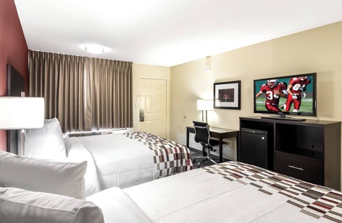 Dandridge Hotel | Affordable Comfort for Outdoor Enthusiasts Near National Park Trails