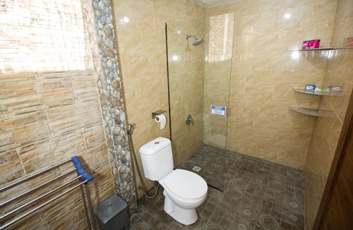 Botoemadeg Cottage | Affordable Comfy Bedroom and Great Location Near Harbor 5 Min from The Beach