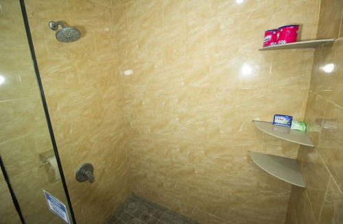 Botoemadeg Cottage | Affordable Comfy Bedroom and Great Location Near Harbor 5 Min from The Beach