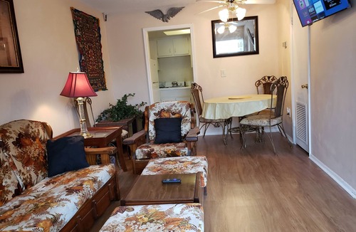 Casselberry Condo | Affordable Convenient Pet-friendly family space