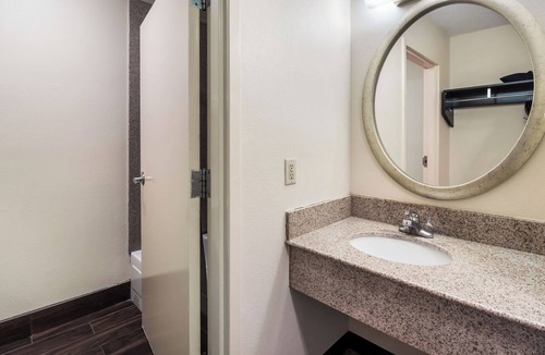 Murfreesboro Hotel | Affordable Family-Friendly Room Near Urban Air Adventure Park | Seasonal Pool