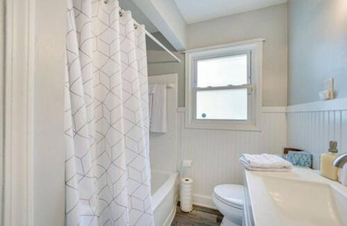 Southfield House | Affordable Family Friendly Home W/ Ping Pong Table